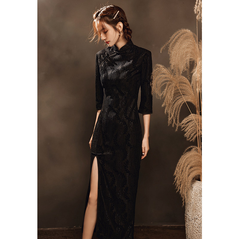 Black cheongsam girl long section 2022 new long-sleeved Republic of China retro improved version young style ancient method spring and autumn