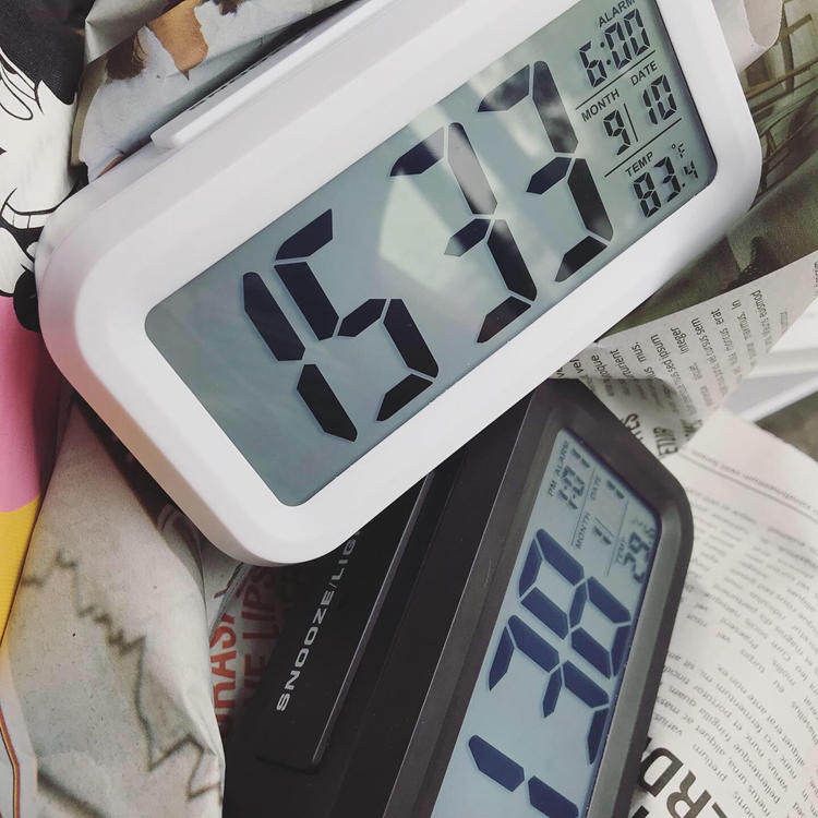 Приходите и возьми! зазор Его! внутренний один Пересечение многофункциональное питание детский стол будильник термометр супер ПересечениеA443 