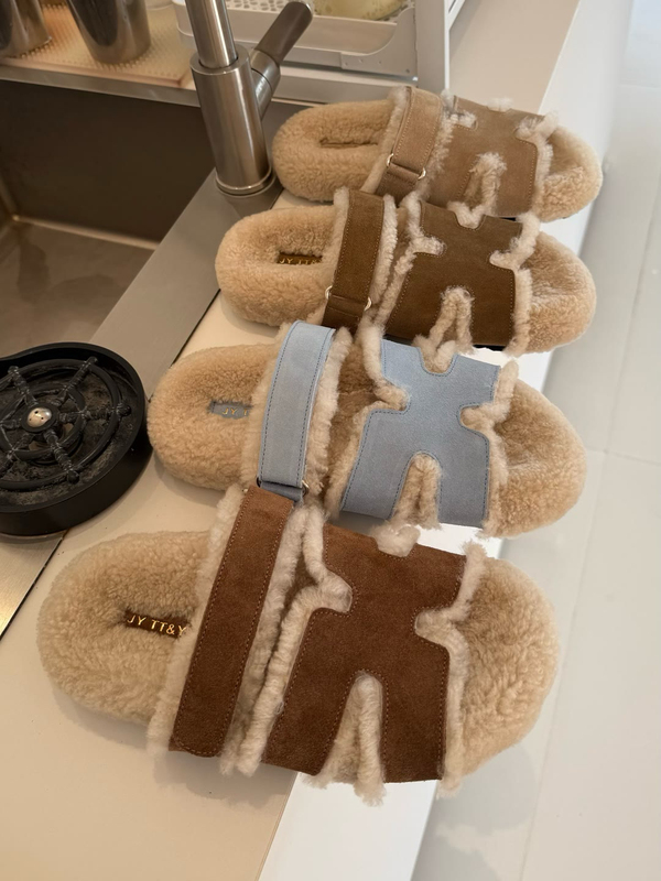 European-Style Furry Slippers for Women, Suitable for Outdoor Wear, 2026 Fashion New Model, Genuine Leather, Thick-Soled, Lambswool, H-Shaped, Two-Strap Sandals European-Style Furry Slippers for Women, Suitable for Outdoor Wear, 2026 Fashion New Model, Genuine Leather, Thick-Soled, Lambswool, H-Shaped, Two-Strap Sandals