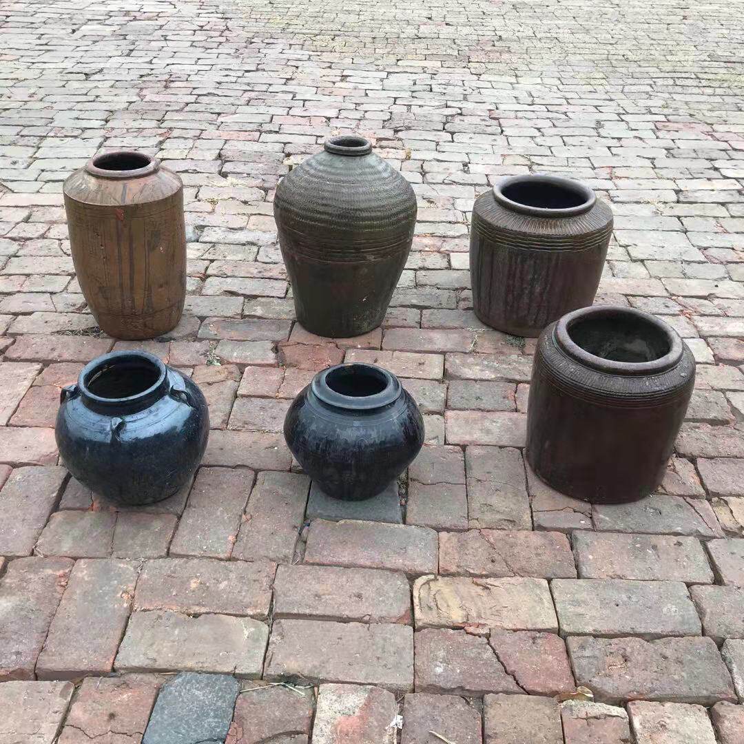 Folklore old objects old pottery jars old fashioned fish scales Old Wine old wine Second-hand Old Stock Nostalgia Old Collection Miscellaneous Pendulum