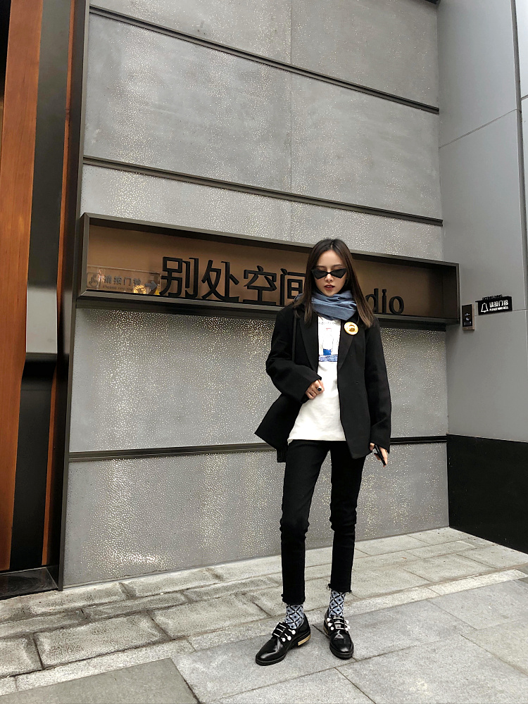 [HAHA] blogger thời trang với kính râm đi biển hình lõm phải có màu đỏ với kính râm kính giả cận