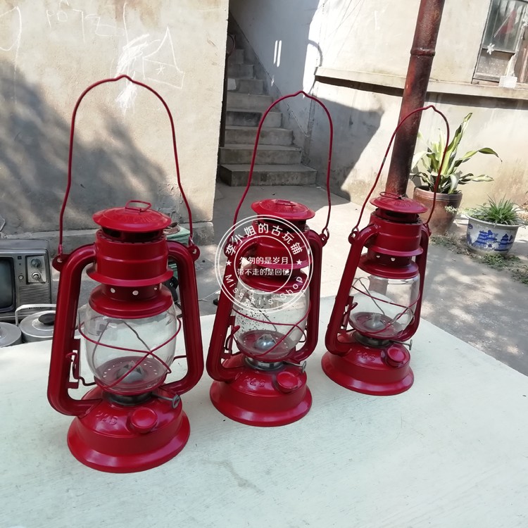 Teacher Folklore Red Oil Lamp Coal Oil Lamp Vapor Lamp Collection Nostalgia Video Props Furnishing bar to shoot Decorative Antique