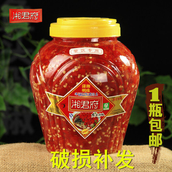 A piece of Xiangjun fu fish head chopped pretzels catering for home affordable clothes 2 3Kg barrels of authentic minced garlic sauce