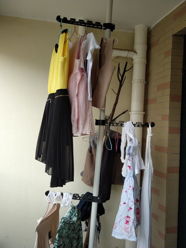 Balcony rod stretched drying clothes frame landing single rod household hanging-type punch-free vertical rod indoor simple cloak frame