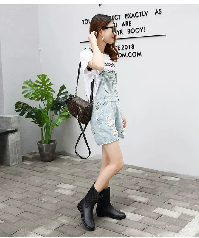Giày thời trang Hàn Quốc mưa nữ ống trượt cộng với nhung ủng đi mưa cho người lớn giày cao su phẳng giày không thấm nước giày nữ