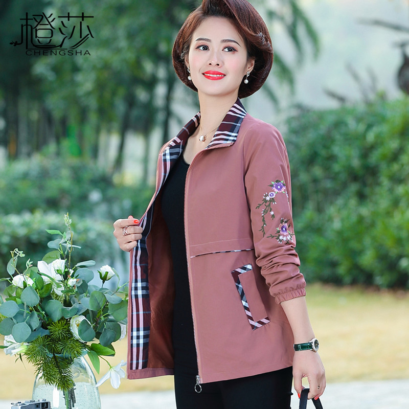 Mom Spring clothing thin jacket 2022 new 40 40 year-old 50 middle-aged foreign pie in clothes mid-old lady Spring and autumn short wind clothes