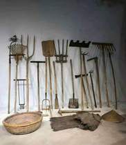 Cultural Revolution Folk nostalgia old farming furniture old wood fork wood harrow old hoe head farming tools to display old objects collection