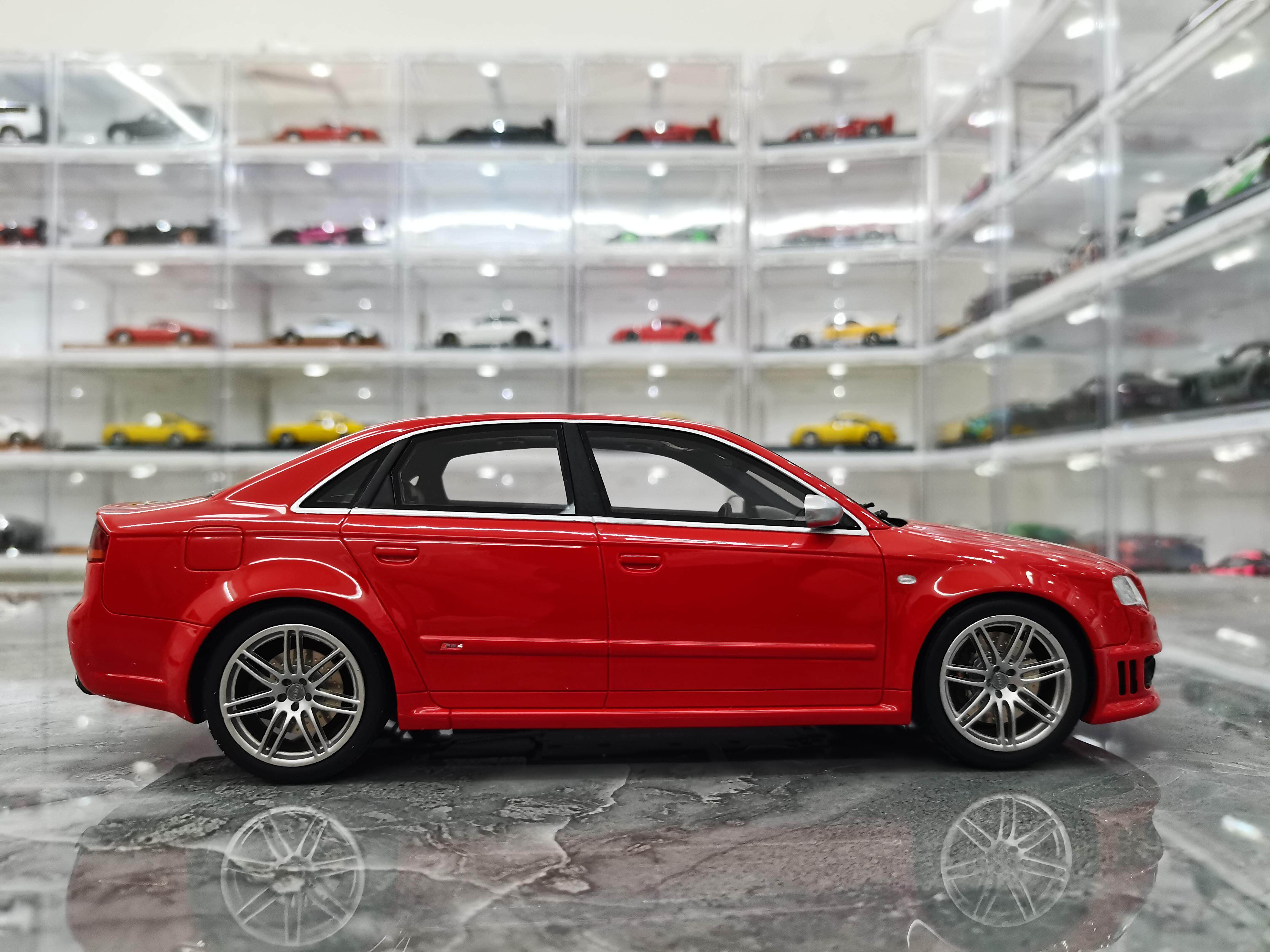 1/18 OTTO Audi RS4 Audi B7 Limited Edition Simulation Resin Car