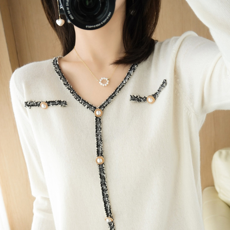 Autumn and winter new female V neckline cardiovert sweatshirt with loose long sleeves pearl buttoned non-cashmere sweater jersey bottom
