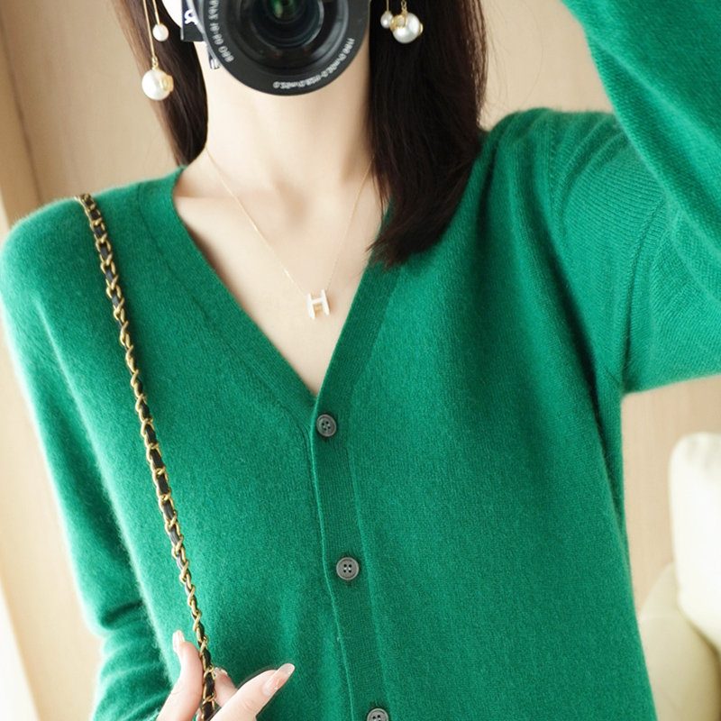 Autumn and winter new V-neck knitted cardigan women's long-sleeved sweater bottoming short style non-cashmere large size loose coat