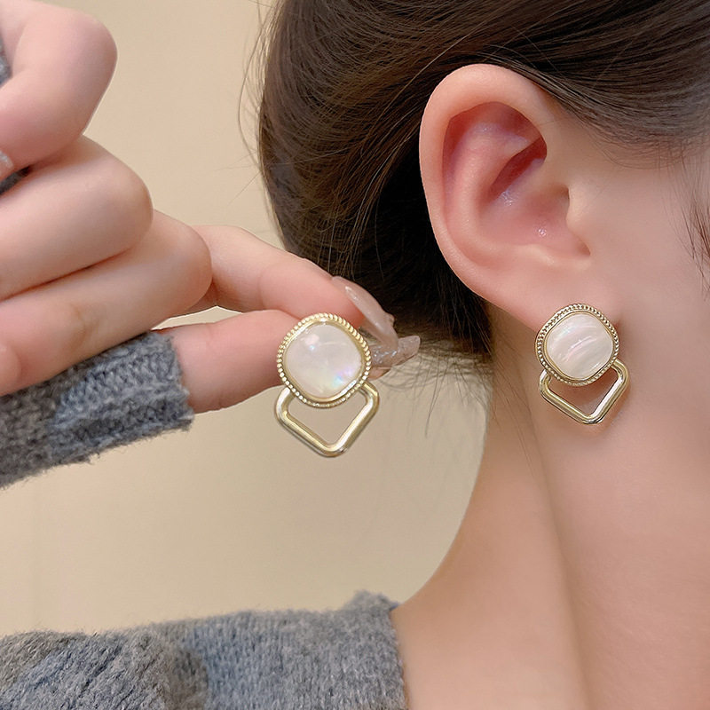 outlets retreat of good bull cargo picked up 925 silver needle earrings with resin ear nails retro personality ear