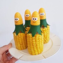 Eat corn not afraid of hot Canadian Joie corn fork insulation stick creative cartoon fruit fork