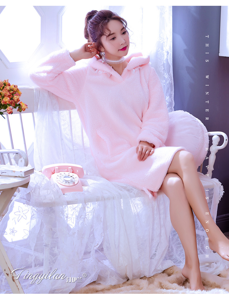 Cô bé màu hồng san hô lông cừu đêm váy ngủ flannel đồ ngủ nhà dịch vụ phụ nữ đầu mùa thu và tay áo dài cộng với nhung dày áo ngủ 2 dây