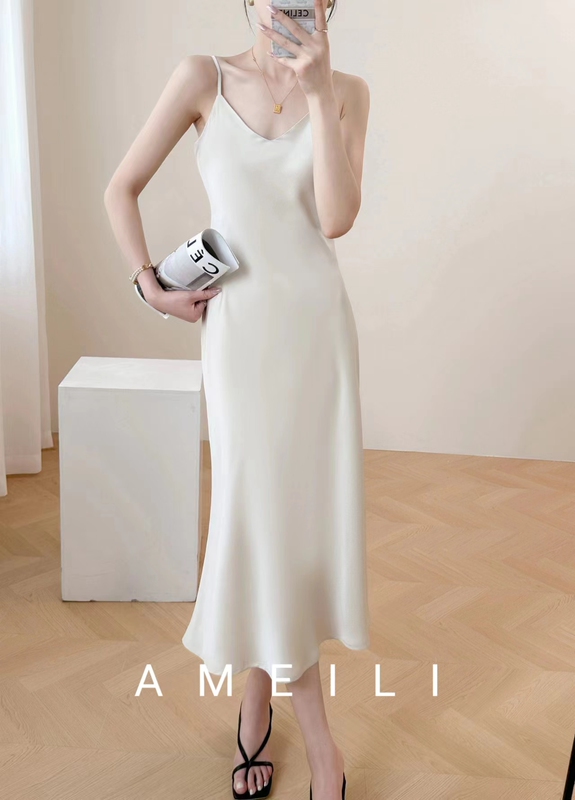 2026 Spring/Summer New Silky Satin V-Neck Strap Dress for Women, Waist-Cinching, Slimming, High-End Mermaid Long Dress
