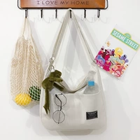 Белый [принесите подвеску лягушки]