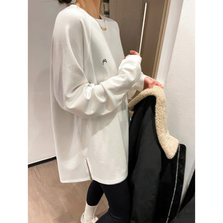 爱情魔鬼鱼 白色圆领慵懒风刺绣T恤女2025年秋冬新款开叉打底上衣