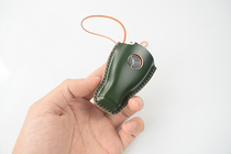 Suitable for Mercedes old style key full-horse hip leather car key bag customization