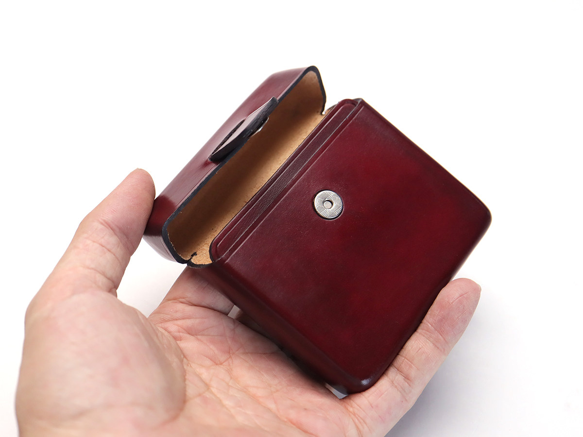 brown leather cigarette case Hand-crafted Case, Many Designs - Roses, Butterfly, Peace, Etc Designed to hold up to 20 standard cigarettes 1846 Genuine Leather Zipper Around