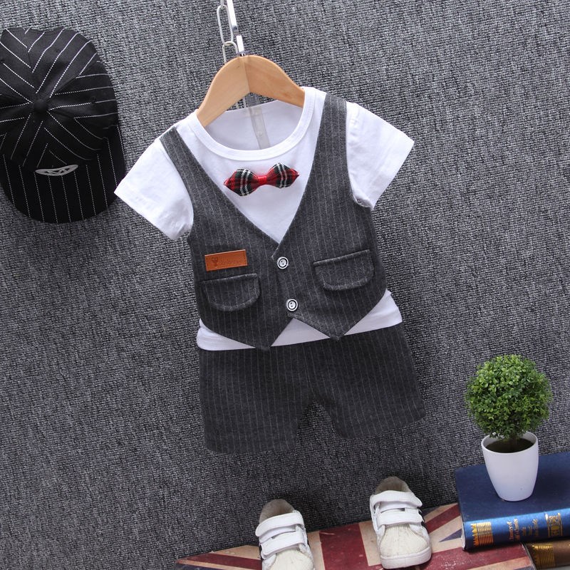 . Childrens mùa xuân 2020 Hàn Quốc phiên bản bộ cậu bé ngắn tay áo top quần short childrens trẻ em quần áo hai mảnh.