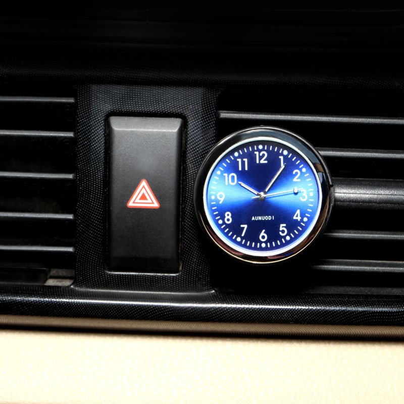 Часы на руке мужчины авто. Как найти автомобиль часы. Часы рендж ровер. Как найти автомобиль часы. Часы в машину.