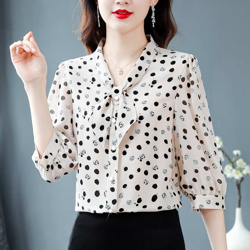 Fashionable Three-Quarter Sleeve Chiffon Shirt for Women, Spring Style, Stylish Polka Dot Shirt, Fashionable Age-Reducing Mid-Sleeve Top for Mothers, Summer