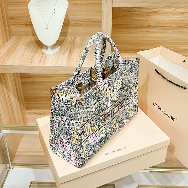 Товары от 香港 代 购 店