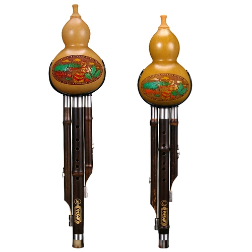 Натуральный фиолетовый бамбук против опадающего тыкв