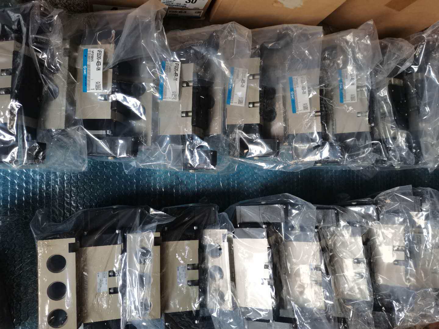 Spot sale SMC solenoid valve VF5244-1D VF5244-5DZ VF5320-4GB-03