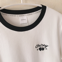 Embroidered black cherry positive shoulder elastic Jane about 100 hitch black and white hit color round collar short sleeve T-shirt U