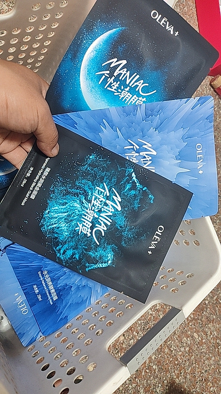 Olofei Zhenyan Hydrating Black Gold Mask Moisturizing and Replenishing Night Cat Bullet Power Hydrating Moisturizing Enzyme Mask