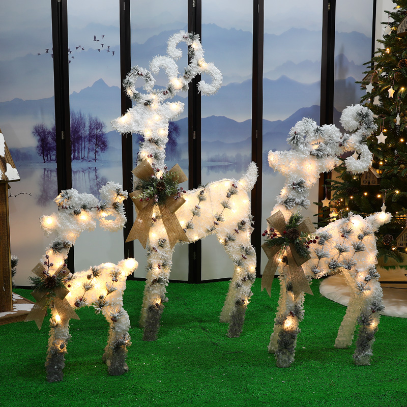 Christmas decorations, gift boxes, Christmas tree scene decorations, decorations, decorations, festive creative beauty, deer, cart, snowman