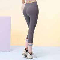 Серые леггинсы