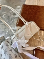 Молочно-белый