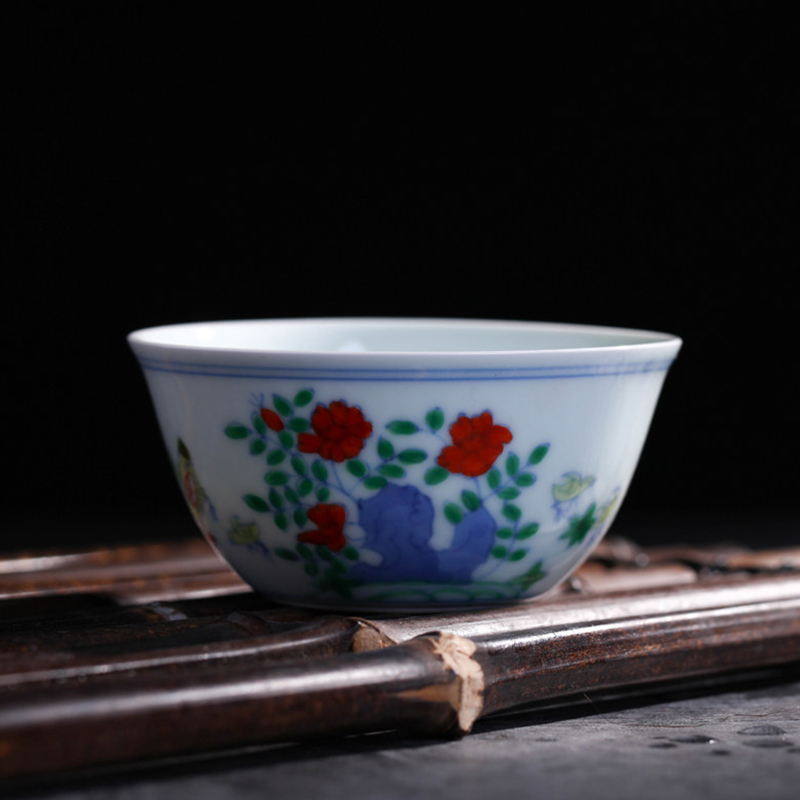 Cup of jingdezhen tea service offered home - cooked chicken in blue and white color bucket cylinder hand - made ceramic bowl is hand - made tea cups sample tea Cup