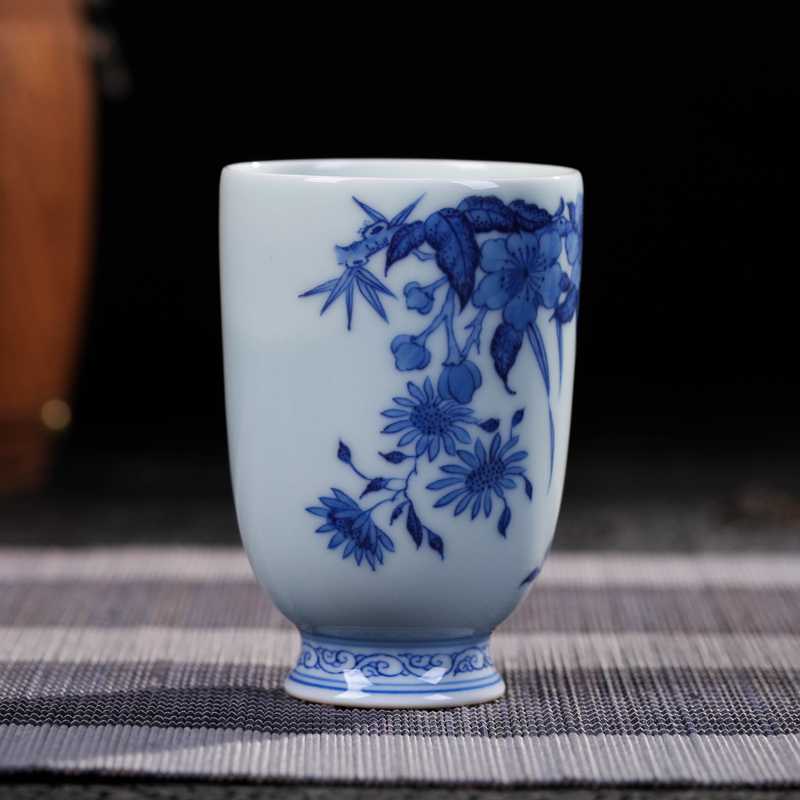 Offered home - cooked checking ceramic pressure hand a cup of tea cups in jingdezhen porcelain tea master hand sample tea cup of blue and white porcelain cup