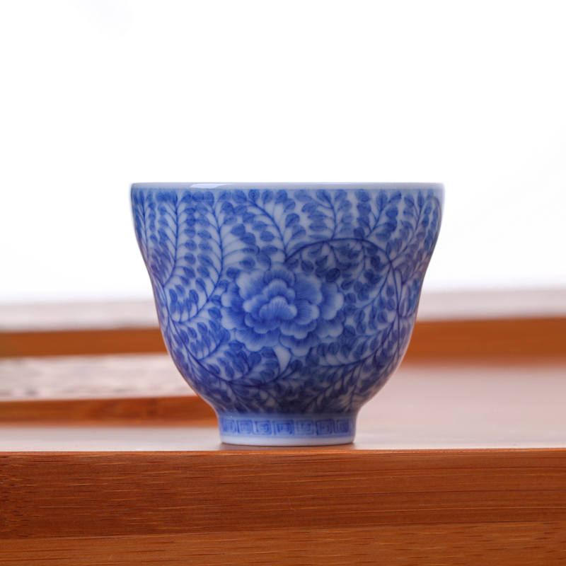 Offered home - cooked in blue and white porcelain tea set sample tea cup Jin Hongxia made tea ware ceramic pressure hand cup of jingdezhen porcelain bowl