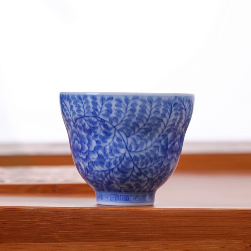 Offered home - cooked in blue and white porcelain tea set sample tea cup Jin Hongxia made tea ware ceramic pressure hand cup of jingdezhen porcelain bowl
