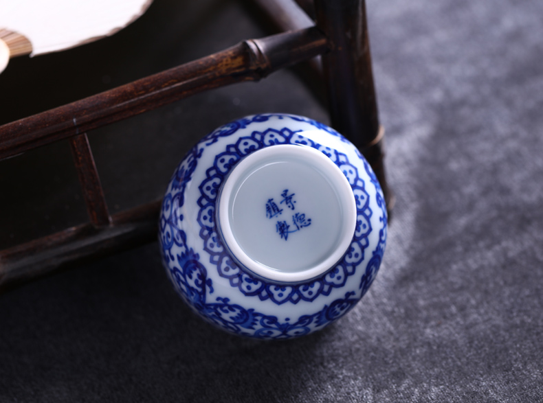 Offered home - cooked in checking ceramic bowl tea ware hand - made cup of jingdezhen porcelain tea set handless small blue and white porcelain teacup pressure hand