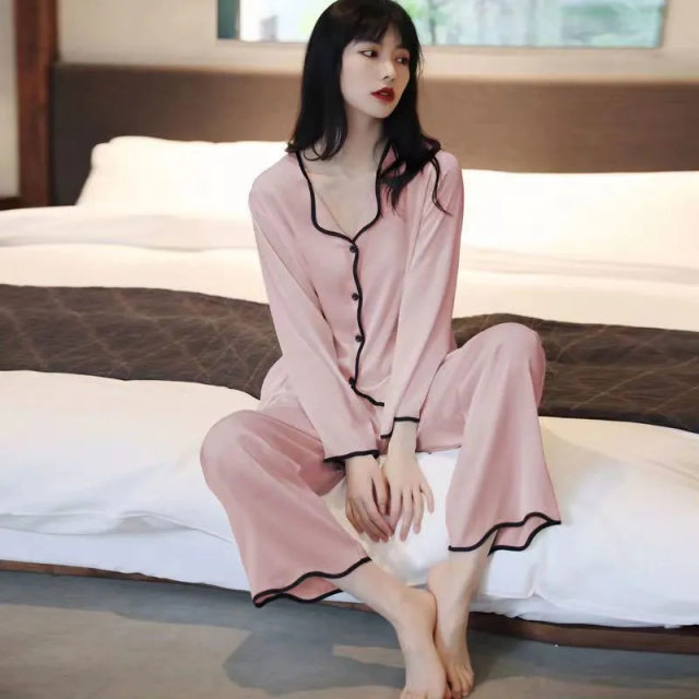 Pajamas ສໍາລັບແມ່ຍິງ Summer Thin Milk Silk 2024 New Simple Ice Silk Feel Short Sleeve Shorts Home Clothes Set