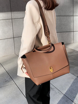 Simple large capacity shoulder bag handy commuter bag wide shoulder strap cowhide retro casual atmospheric flap catfish bag
