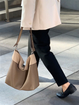 Premium feel front layer cowhide tote bag large capacity one shoulder commuter bucket bag wide shoulder strap color block cross-body tote bag