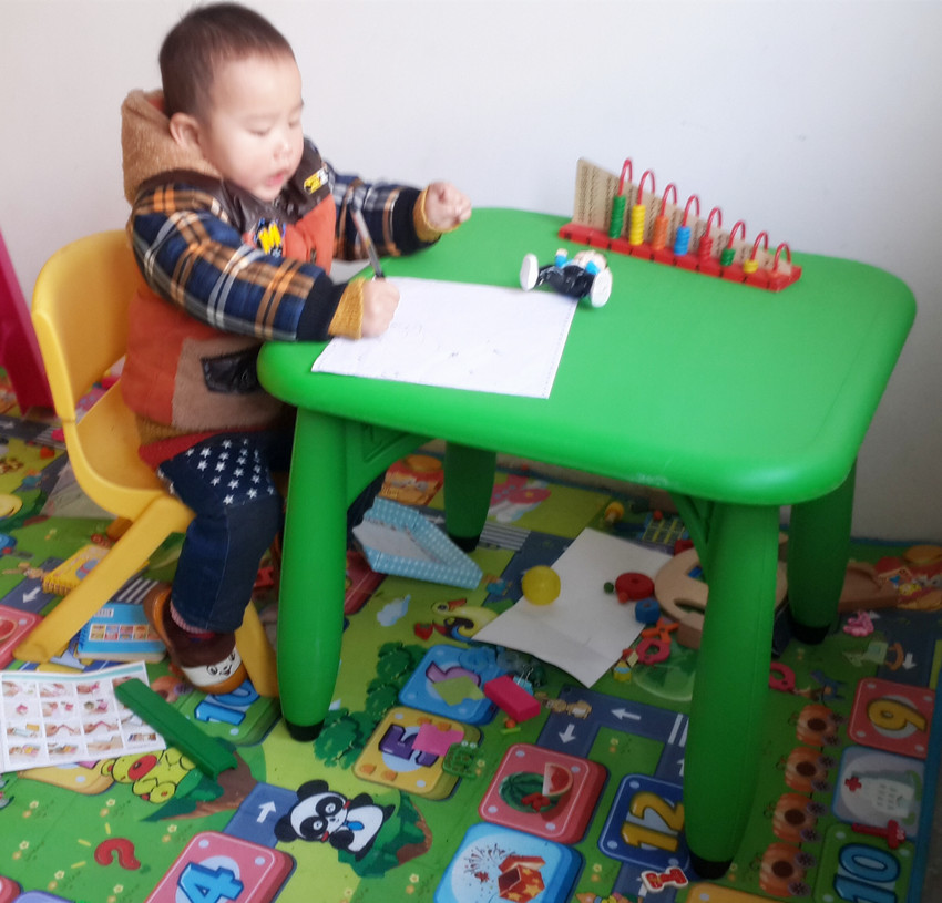 Bàn ghế nhựa cho trẻ em, bàn ghế viết, bàn ghế ăn cho bé, trường mẫu giáo, bàn mận không thể phá vỡ, bàn học - Phòng trẻ em / Bàn ghế bàn ăn cho bé