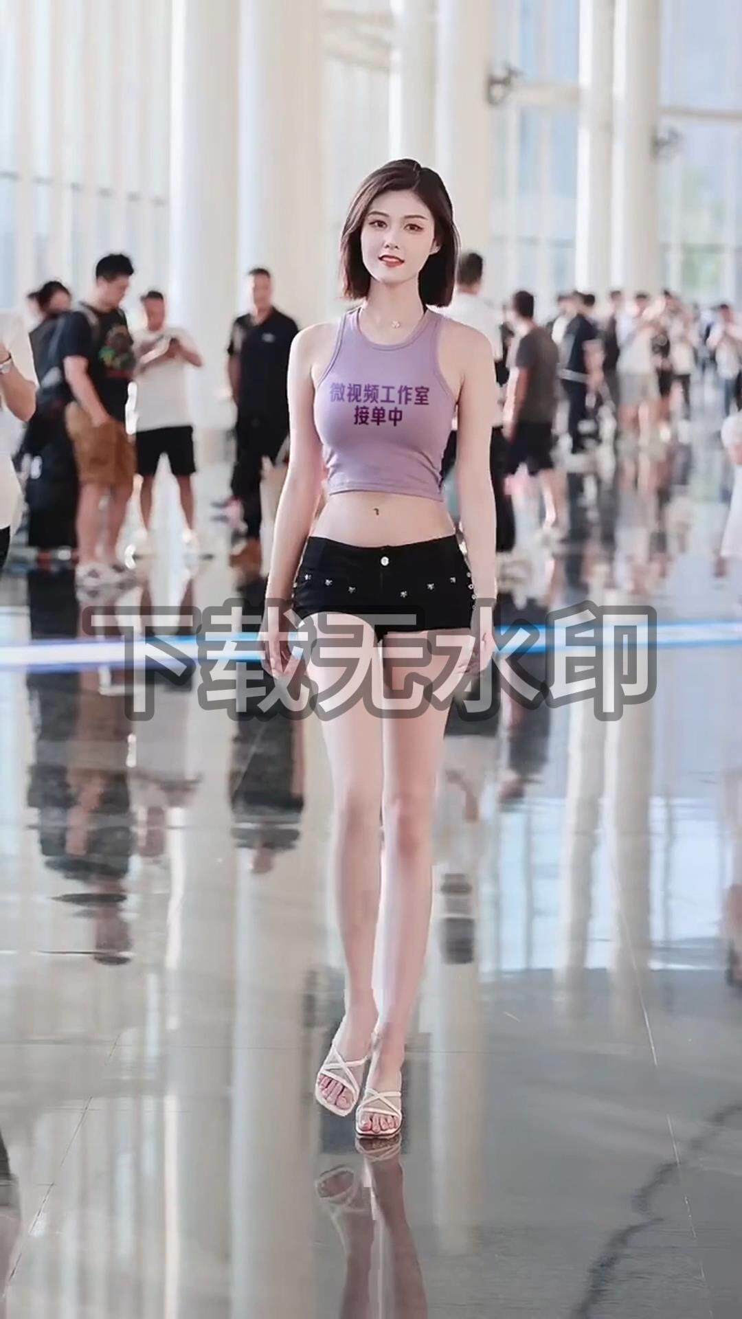 街拍紫色短袖小姐姐