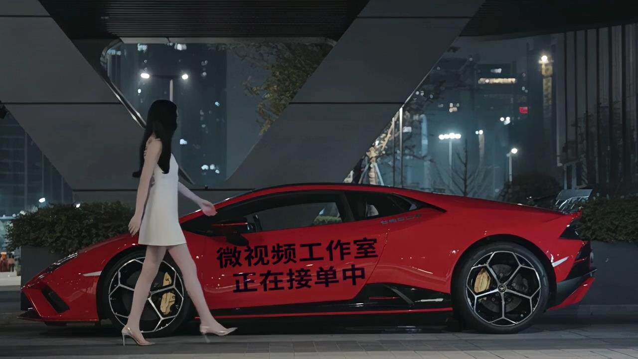 美女开红色跑车