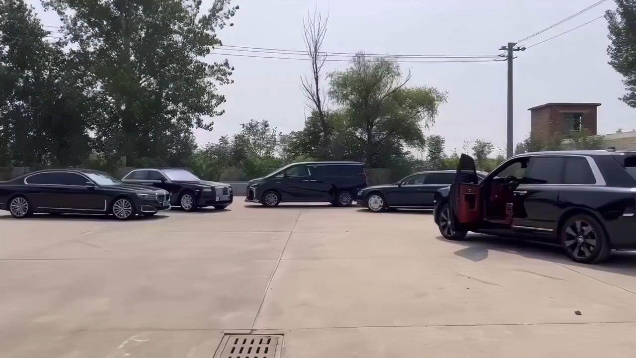 停车场劳斯莱斯中控文字