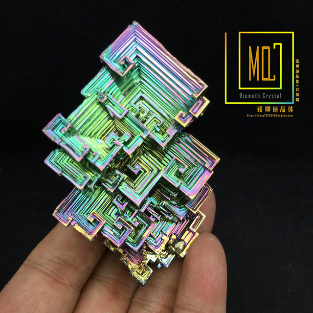 Bismuth crystal ໂລຫະໄປເຊຍກັນຂອງປະທານຂອງນັກສຶກສາອົງປະກອບການເກັບກໍາຕົວຢ່າງແຮ່ທາດເພັດທໍາມະຊາດໄປເຊຍກັນ