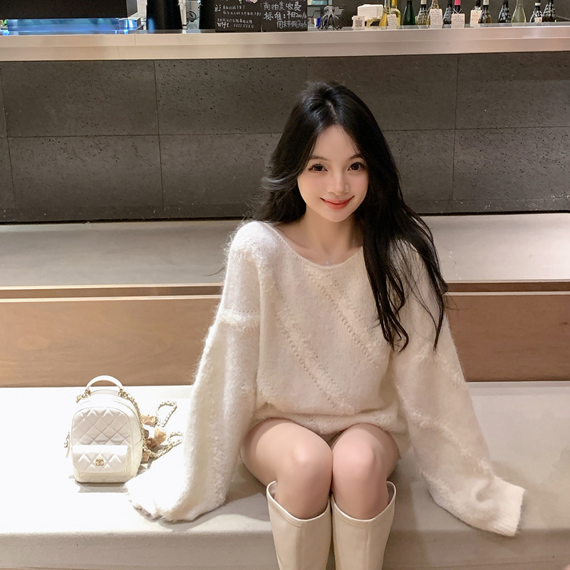 Zhou Yeye Soft and Gentle White Alpaca Wool Sweater, Lazy and High-End, Beautiful Knitted Top for Spring and Autumn Zhou Yeye Soft and Gentle White Alpaca Wool Sweater, Lazy and High-End, Beautiful Knitted Top for Spring and Autumn
