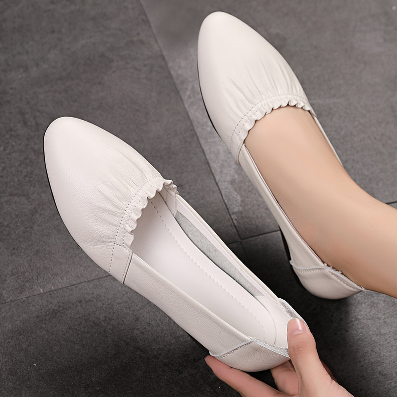 Genuine Leather Small White Shoes Woman Single Shoes Bull Gluten Bottom Soft Bottom Legume Comfort Flat Bottom Red Leap Moon Moms Shoes Little Leather Shoes 
