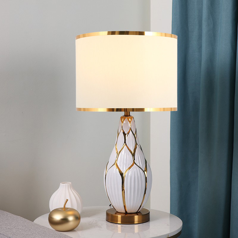 American simple creative hand-drawn ceramic living room bedroom headlightsLight luxury sample room decorated warm table lamp