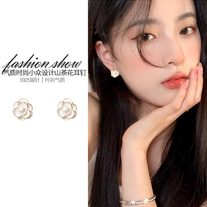 Outlet discount store withdraws the cabinet and clears the warehouse to pick up the leakage 18K gold ear needle outlet female accessories